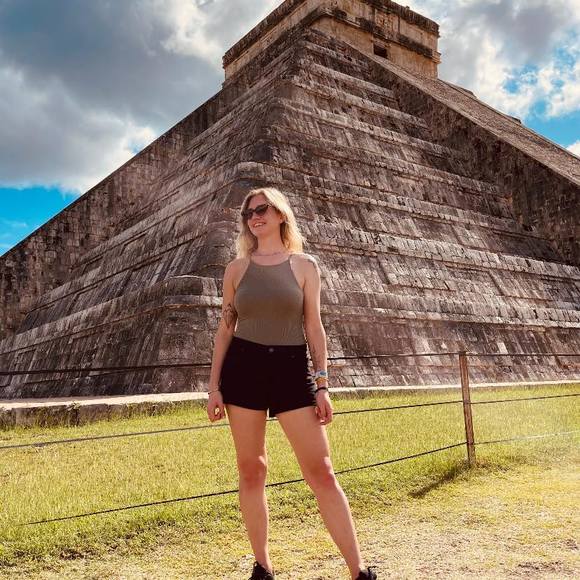 Meet your Posher, Nadine - Picture 1 of 1